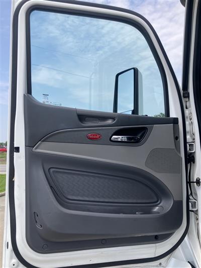 2017 Peterbilt 579