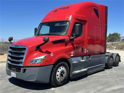 2021 Freightliner CASCADIA 6X4 T/A SLEEPER TRUCK