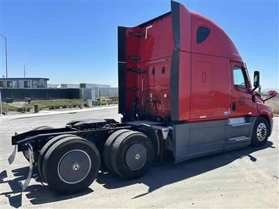 2021 Freightliner CASCADIA 6X4 T/A SLEEPER TRUCK