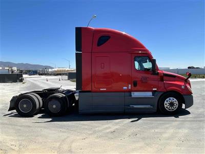 2021 Freightliner CASCADIA 6X4 T/A SLEEPER TRUCK