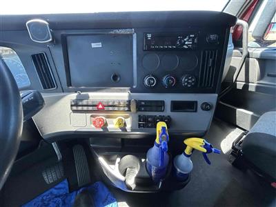 2021 Freightliner CASCADIA 6X4 T/A SLEEPER TRUCK