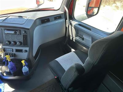 2021 Freightliner CASCADIA 6X4 T/A SLEEPER TRUCK