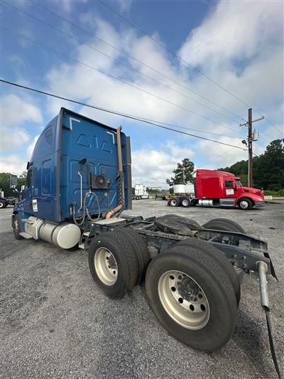 2018 Freightliner CASCADIA 6X4 T/A SLEEPER TRUCK