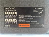 2004 VOLVO TRUCK VNL