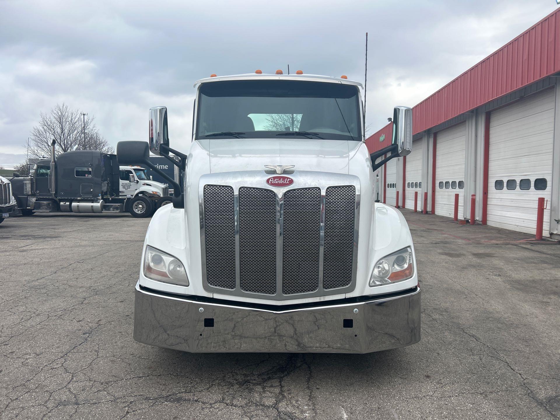 2019 Peterbilt 579 - image 8
