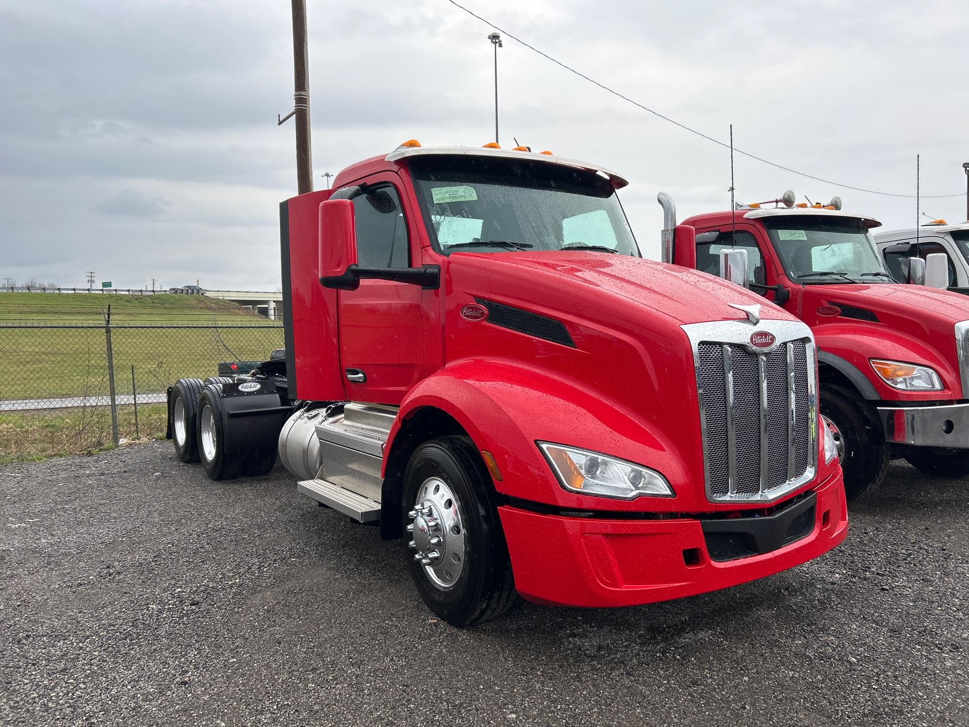 2027 Peterbilt 579 - image 2