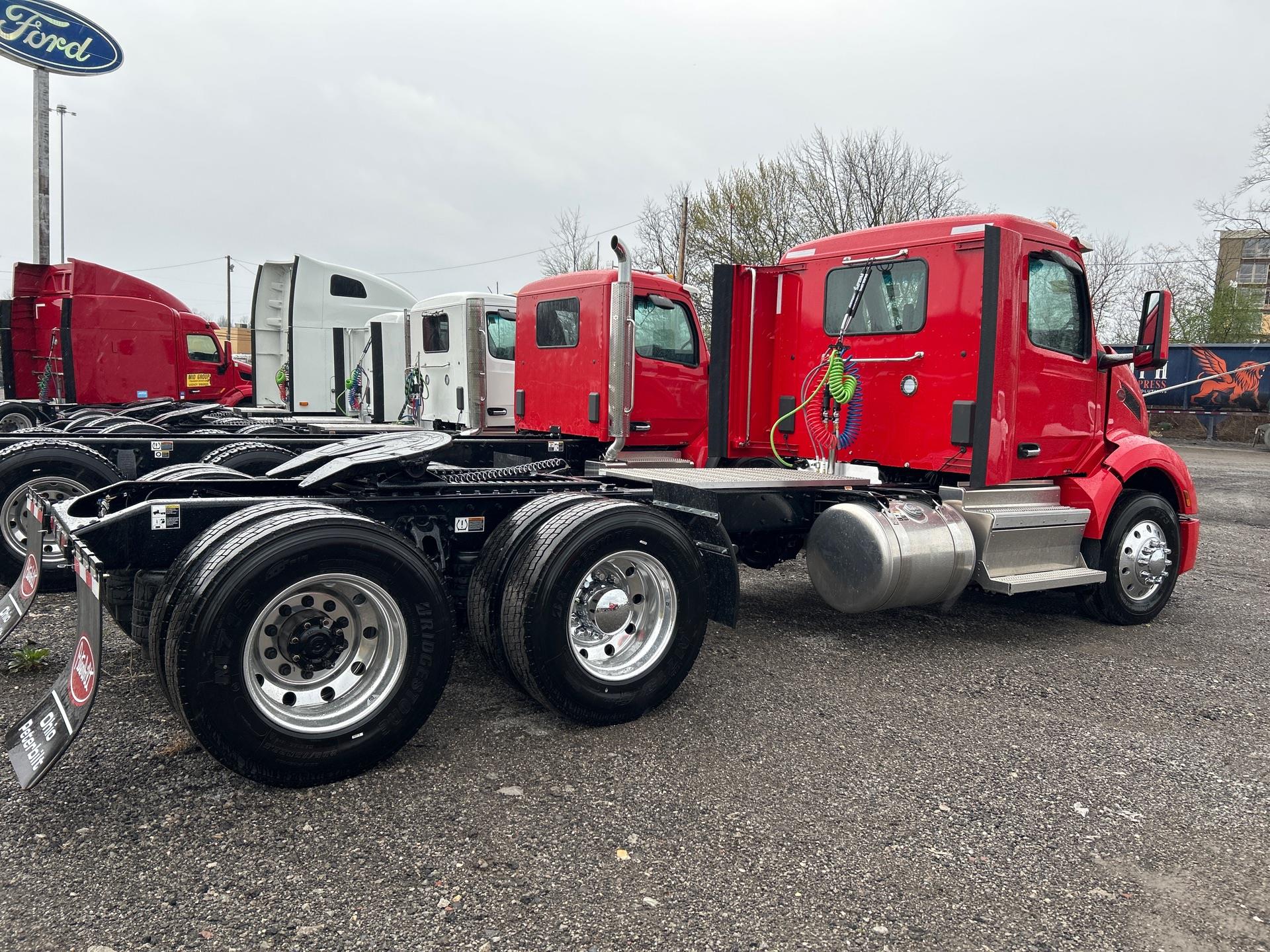 2027 Peterbilt 579 - image 3