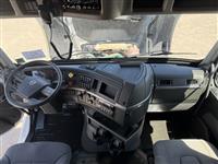 2022 Volvo VNL64T760