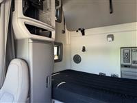 2022 Volvo VNL64T760