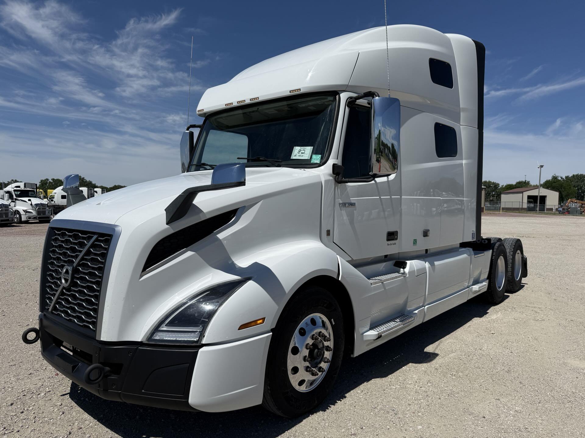 2022 Volvo VNL64T760