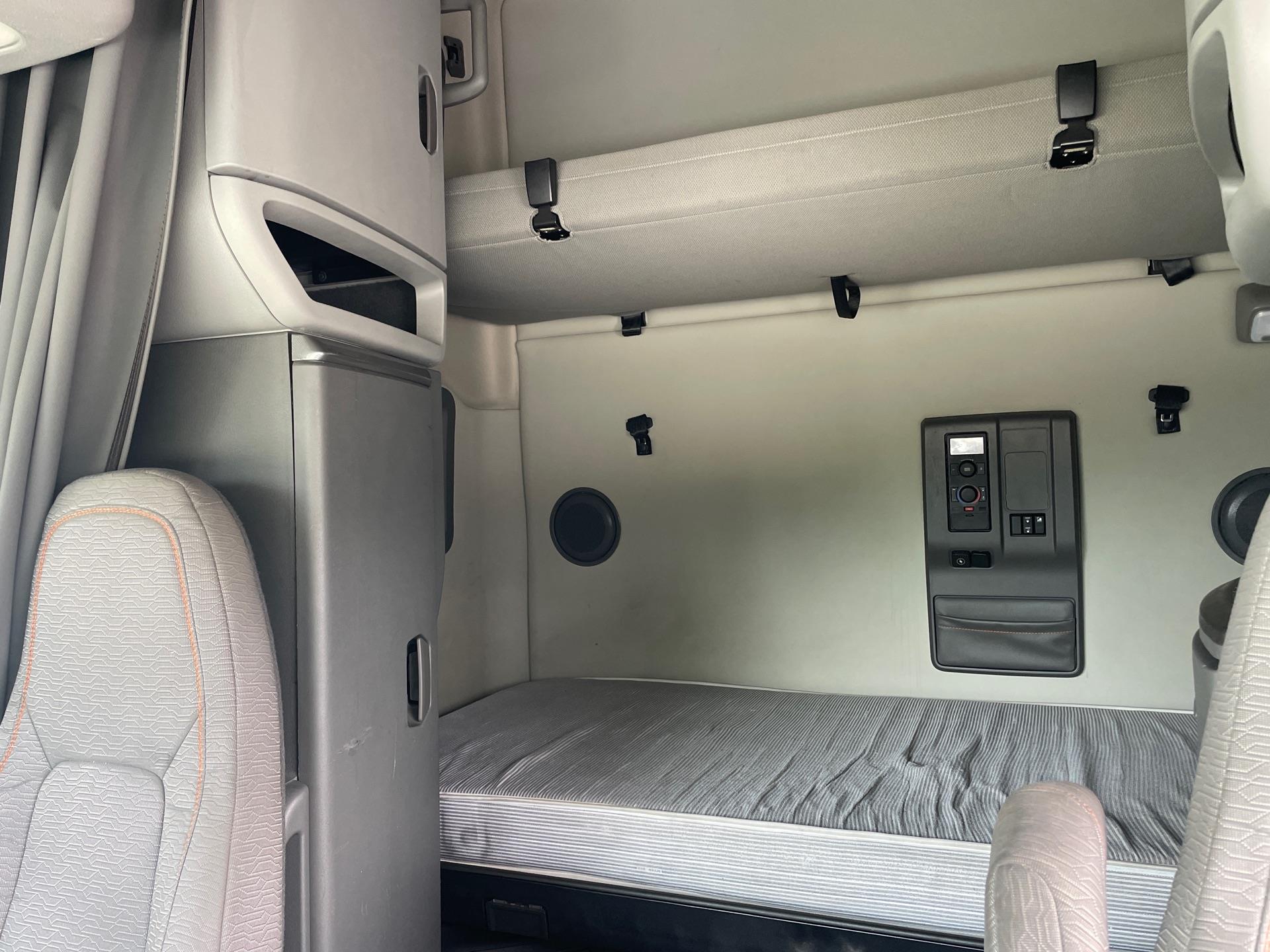 2021 Volvo - image 7