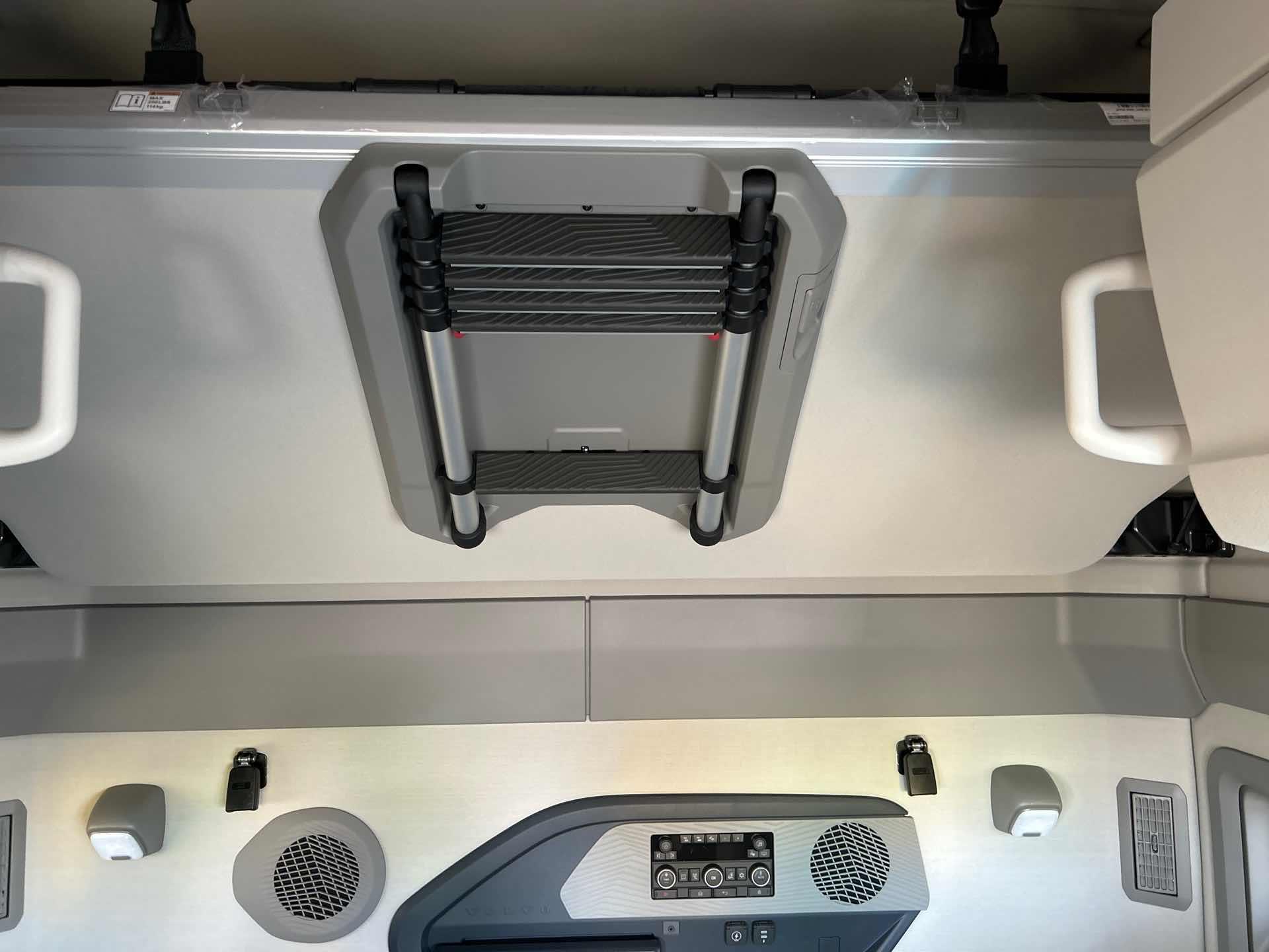 2026 Volvo - image 9