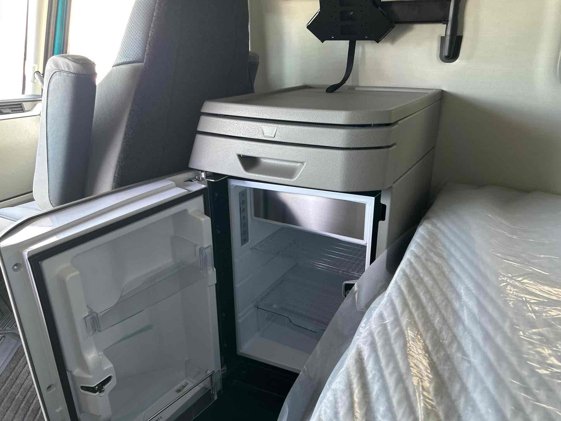 2026 Volvo - image 10