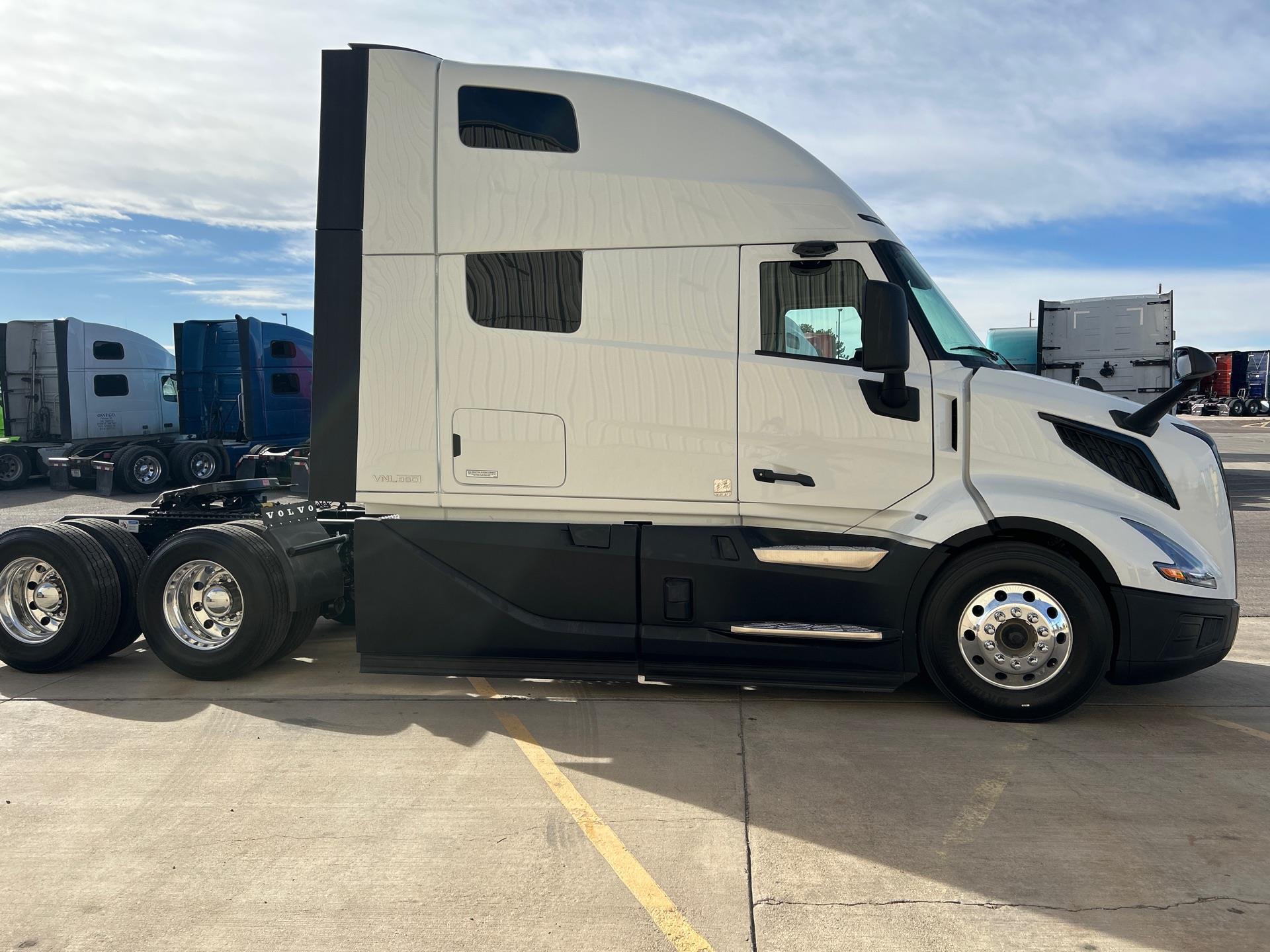 2026 Volvo - image 6