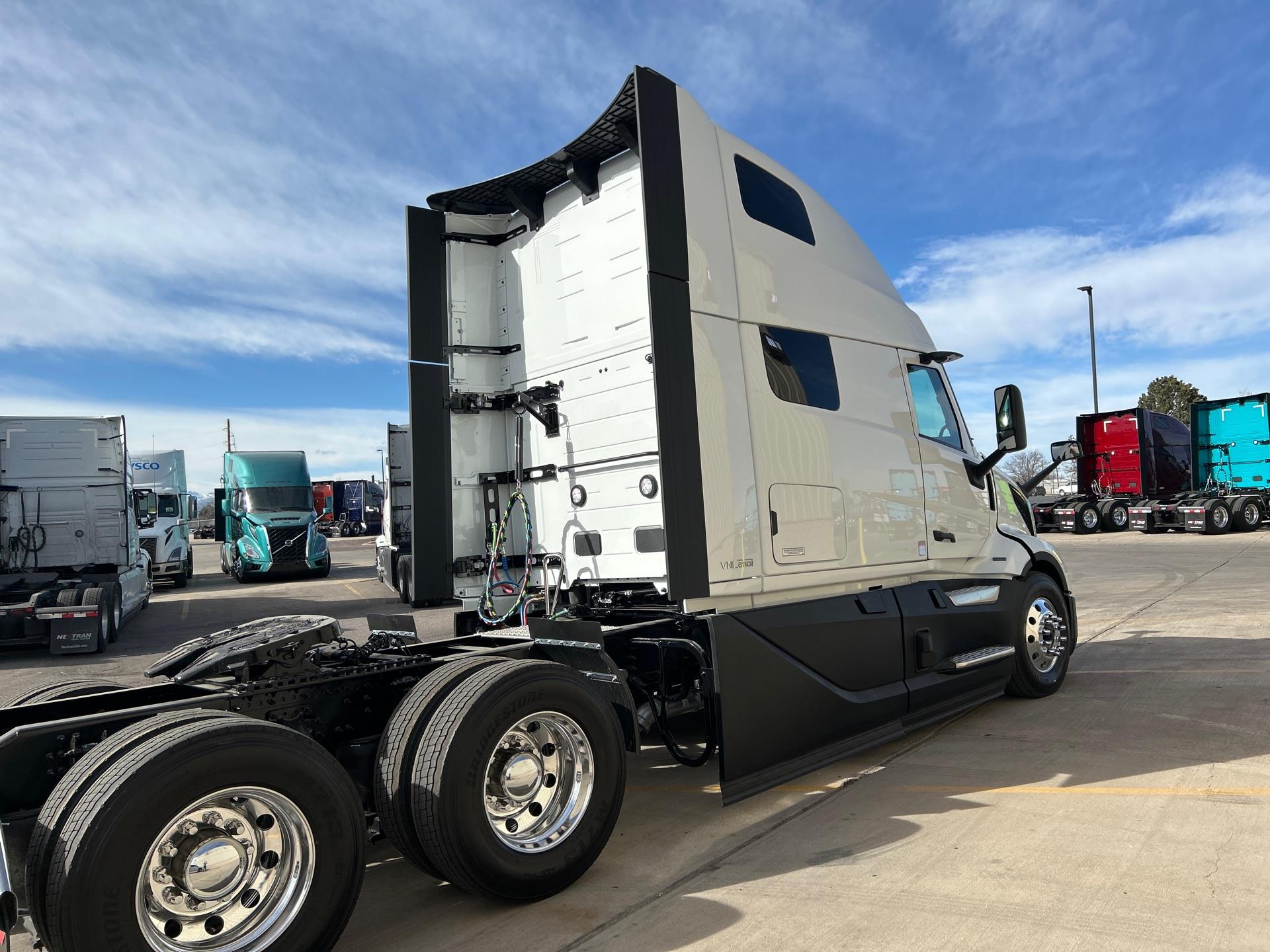 2026 Volvo - image 7