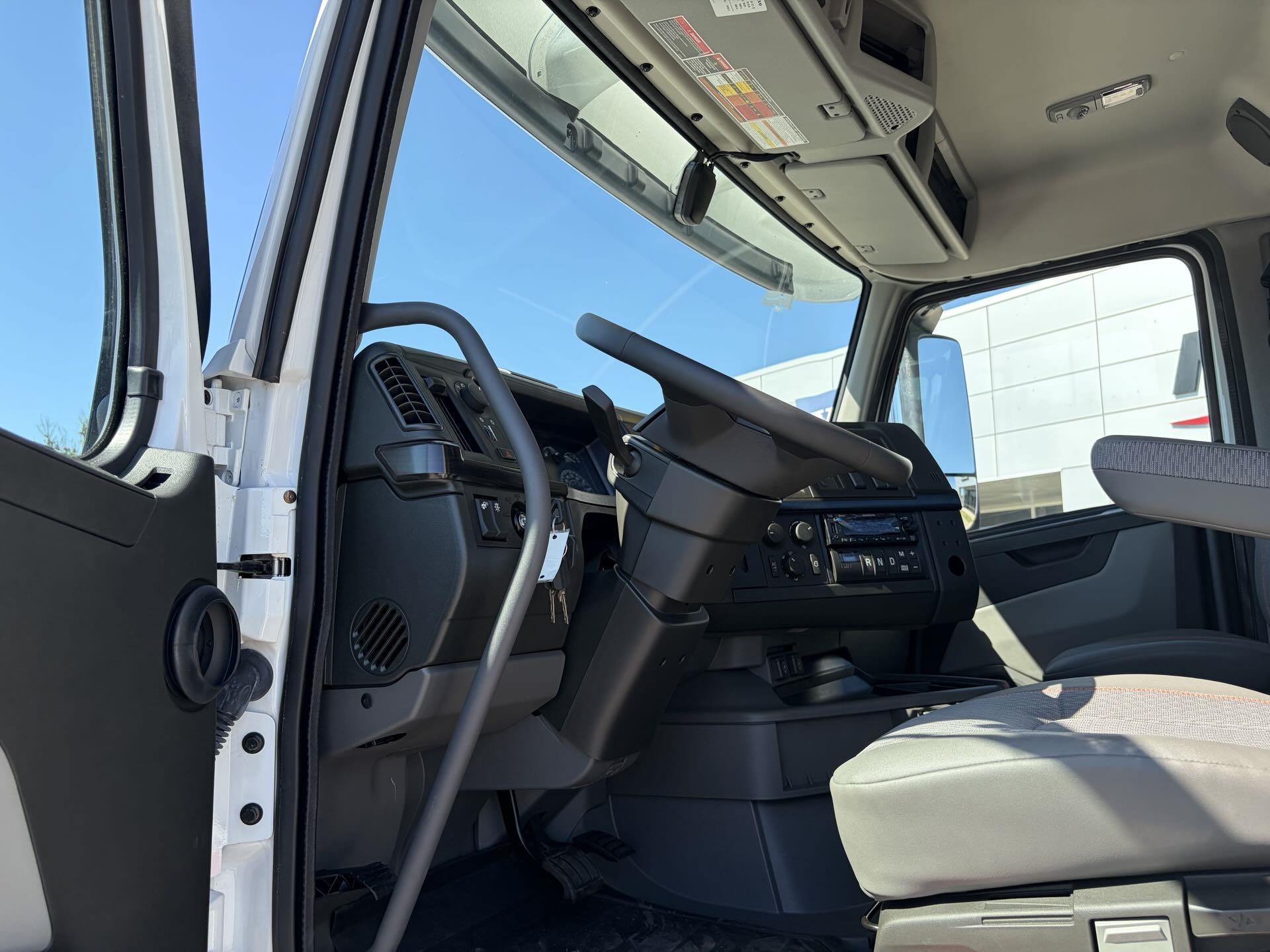 2026 Volvo - image 10