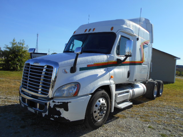 Used 2011 Freightliner CASCADIA for Sale