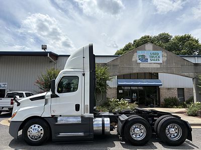 2021 Freightliner CASCADIA 126