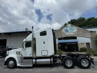 2020 Freightliner CORONADO 132