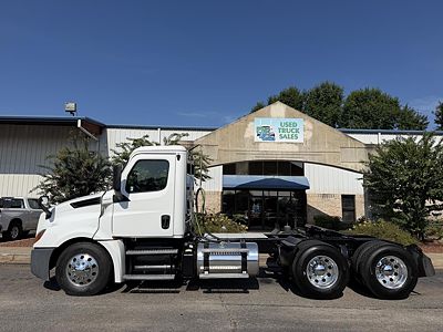 2019 Freightliner CASCADIA 126