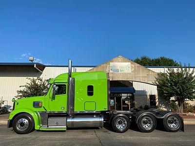 2015 Freightliner CORONADO 132