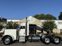 2023 Peterbilt 389