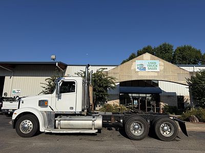 2020 Freightliner CORONADO 132