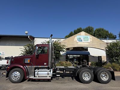 2020 Freightliner CORONADO 132