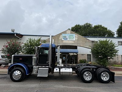2023 Peterbilt 389