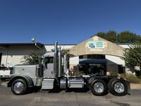 2023 Peterbilt 389