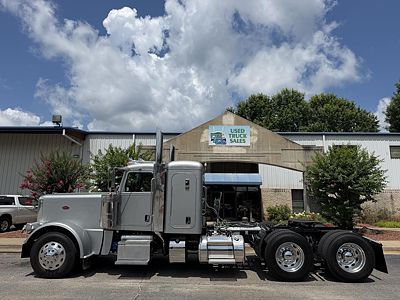 2023 Peterbilt 389