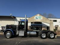 2023 Peterbilt 389