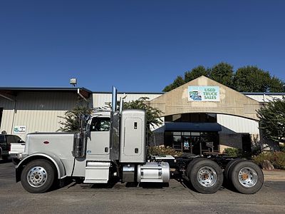 2023 Peterbilt 389