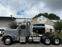 2023 Peterbilt 389