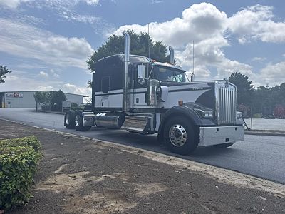 2027 Kenworth W900L