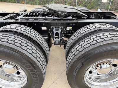 2024 Kenworth T880