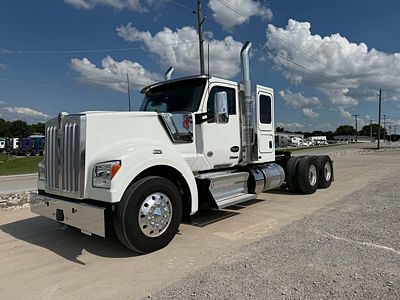 2025 Kenworth W990