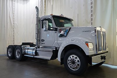 2027 Kenworth W990