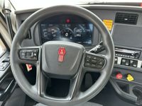 2024 Kenworth T880