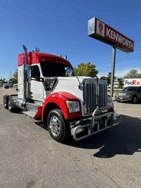 2023 Kenworth W990
