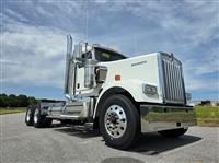 2025 Kenworth W900L