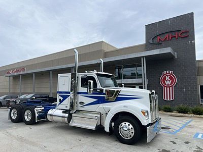 2027 Kenworth W990