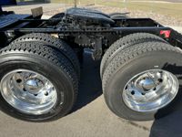 2021 Volvo VNL64T760