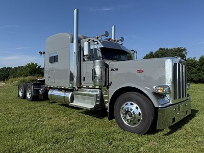 2023 Peterbilt 389
