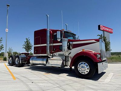 2027 Kenworth W900L