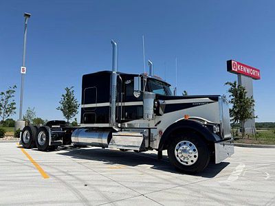 2027 Kenworth W900L