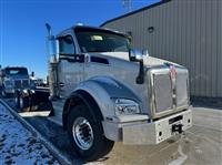 2025 Kenworth T880