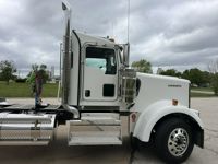 2027 Kenworth W900L