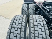 2027 Kenworth T880