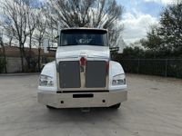 2024 Kenworth T880